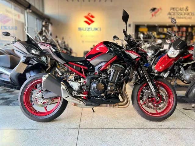 Kawasaki Z900 -2025