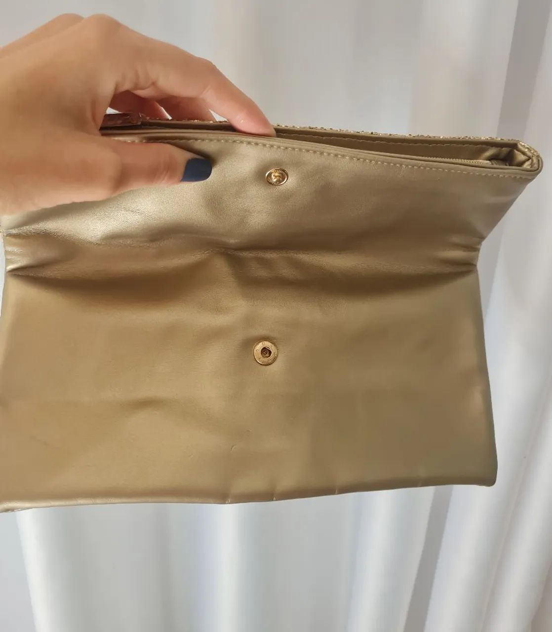 Bolsa de mão dourada com glitter da Eudora - Foto 3