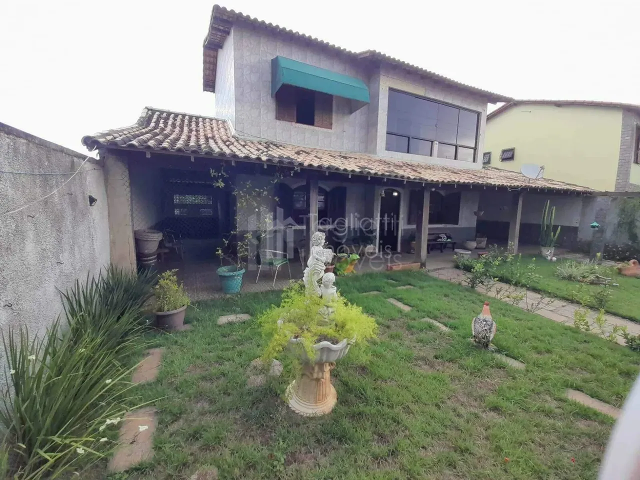Casa de 6 Quartos com EXCELENTE localização!