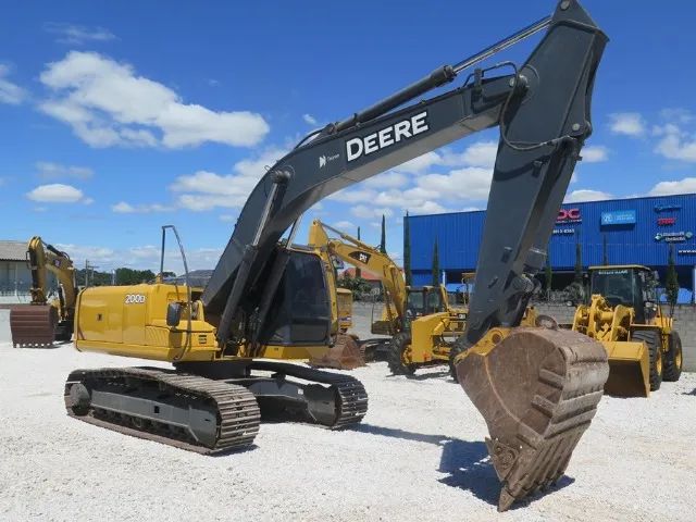 Escavadeira John Deere 200D LC 2013 Impecável