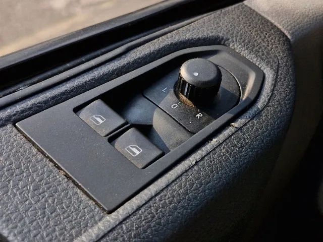 vw 11-180 Prime Delivery C/Baú com Plataforma Hidráulica - Foto 7