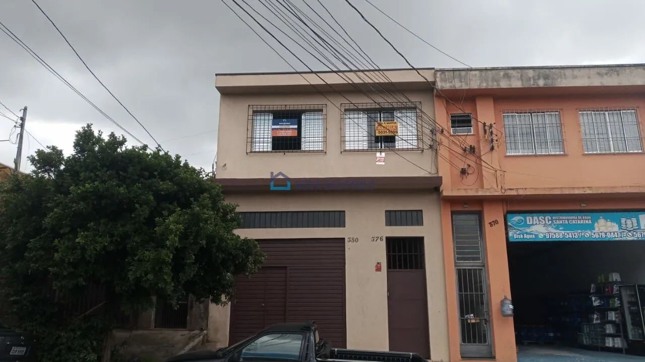 Ótima localização, Rua movimentada, transportes, fácil acesso a metro