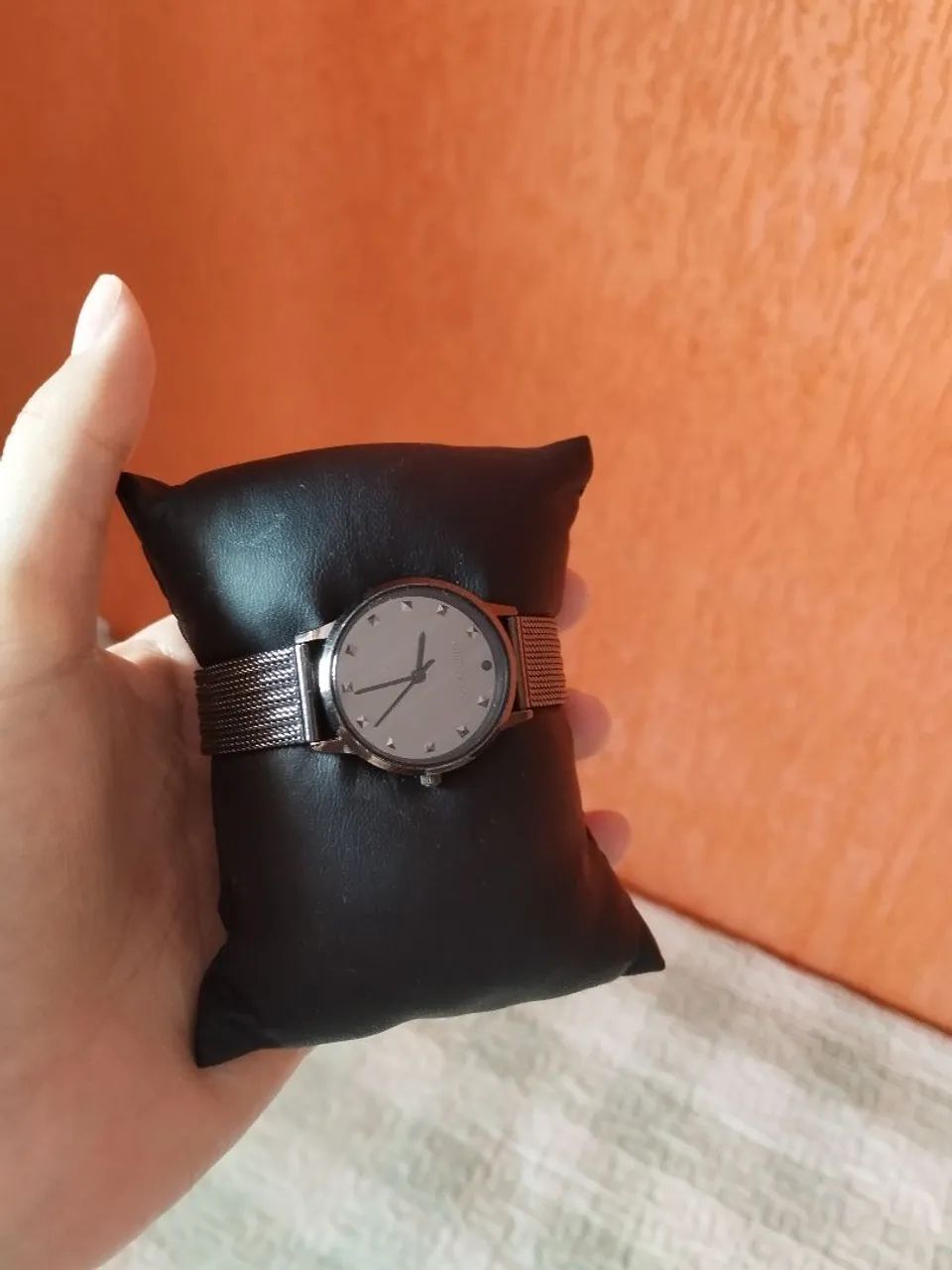 Vendo relógio feminino . Acompanha caixinha 