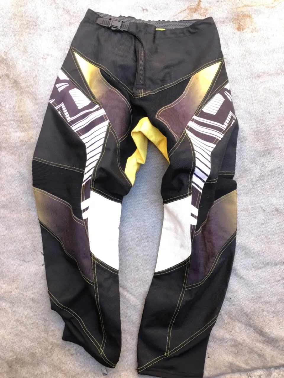 Calça de Motocross e cotoveleira sem uso!