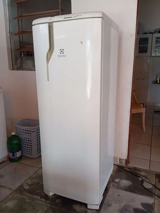 Geladeira Electrolux gelo seco 236 LT  - Foto 2