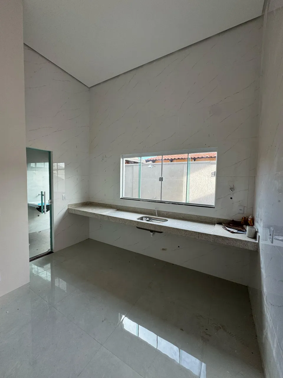 VENDO CASA TERREA NA 706 SUL COM 3 QUARTOS  - Palmas - TO
