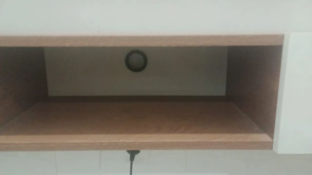 Rack com painel suspenso64330582972675123