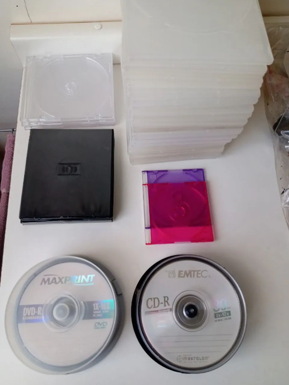 DVDs virgens, marca Digiklone (dual layer, 8,5 GB), R$ 5,00. DVDs virgens, marca Dr. Hank 