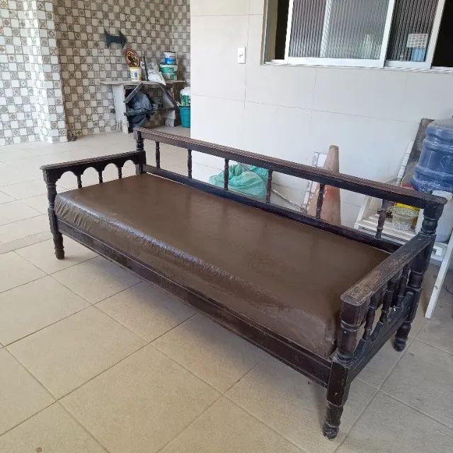 Vendo sofá de madeira com acolchoado Usado! - Foto 5