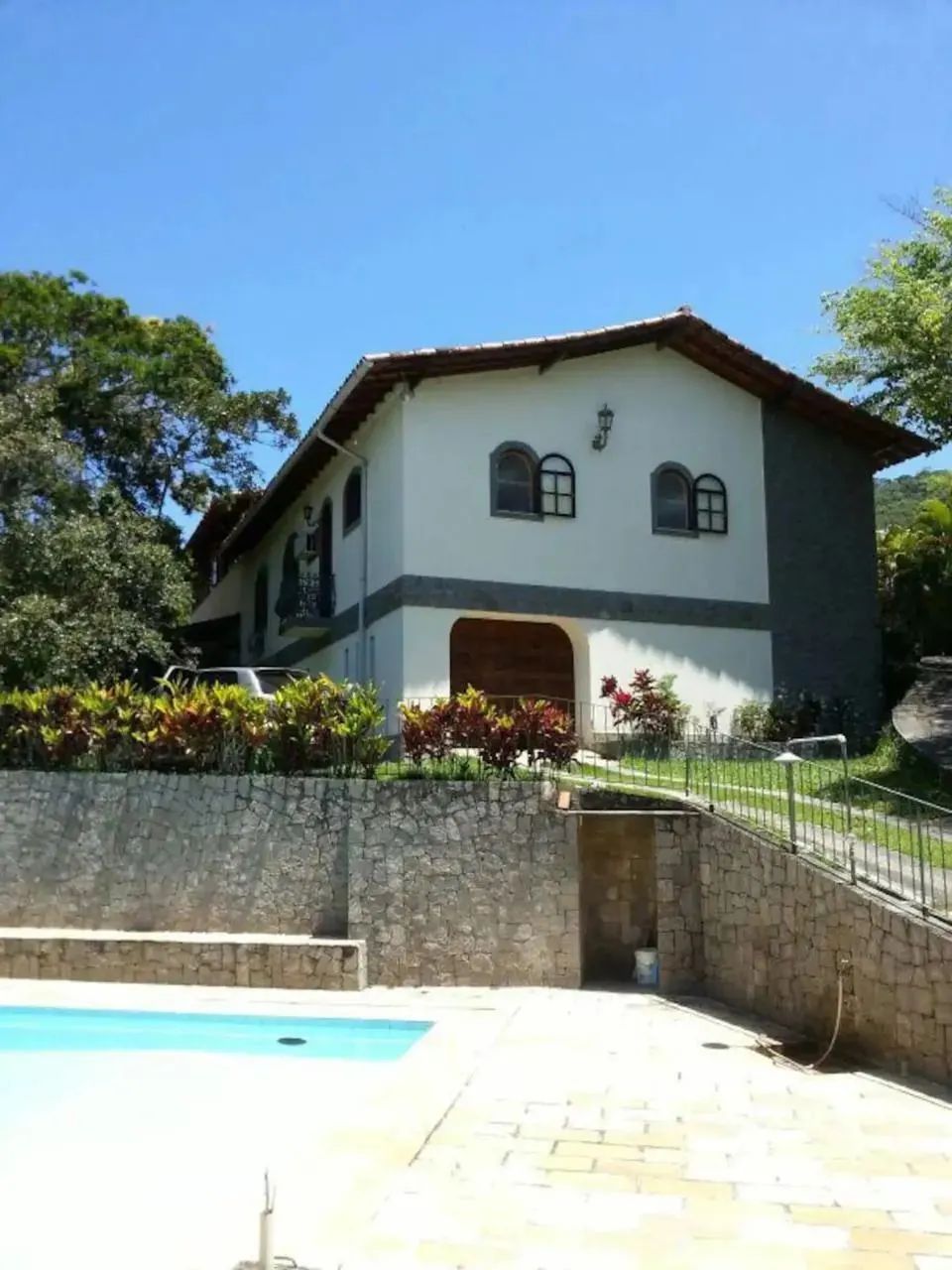 Casa com 3 salas e 4 suítes à venda, 550m² - Pendotiba - Niterói