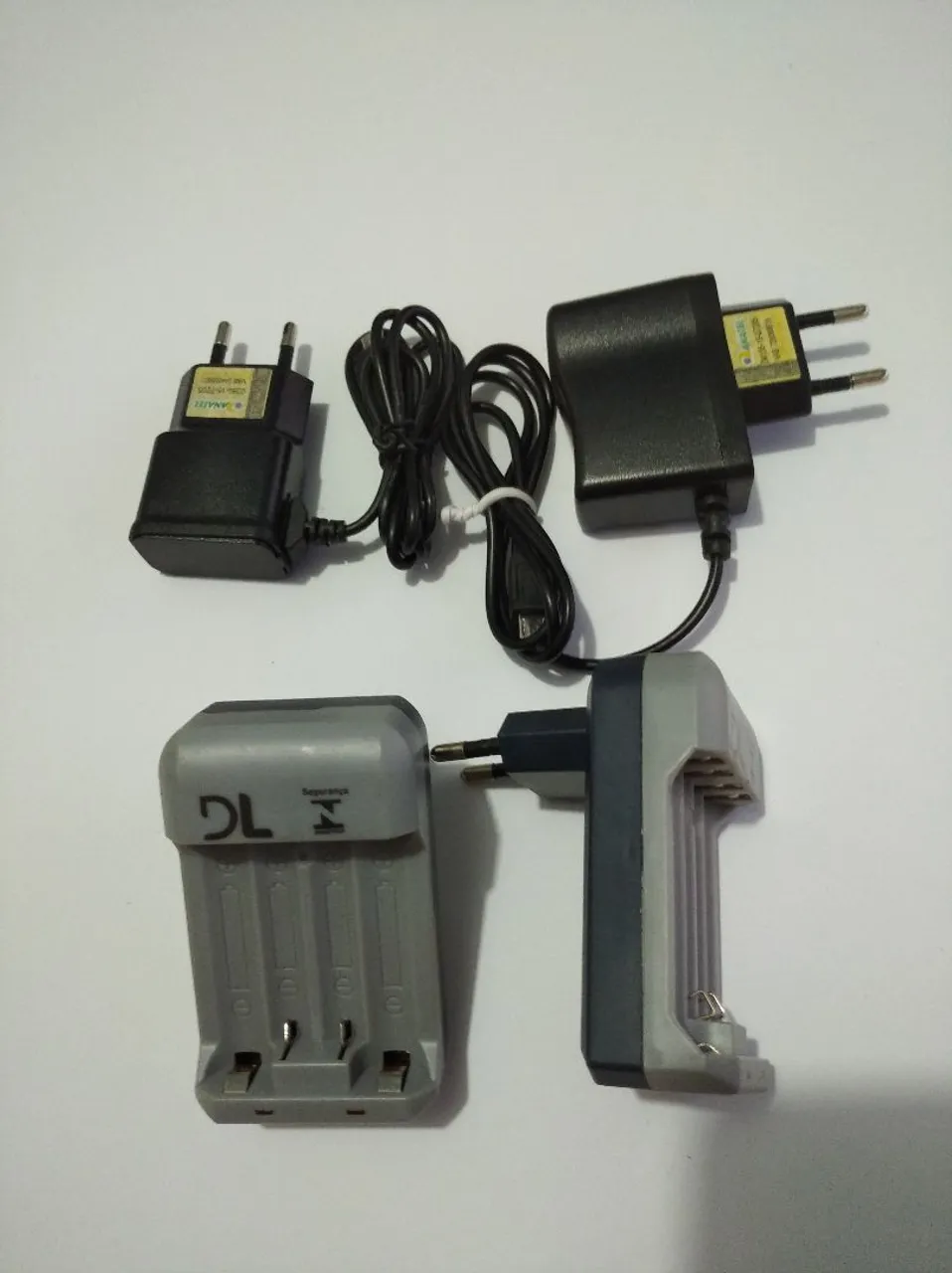 Lote 70 unidades Carregador de Celular v8 + carregador bateria AA