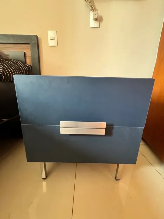 Mesa de cabeceira/ Cômoda Azul 