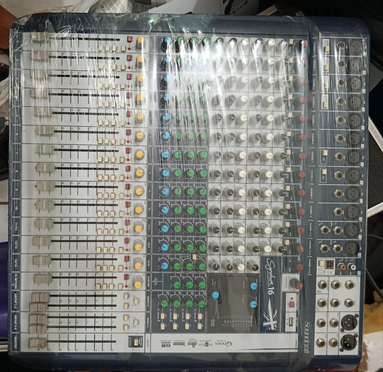 Mesa de Som Soundcraft Signature 16