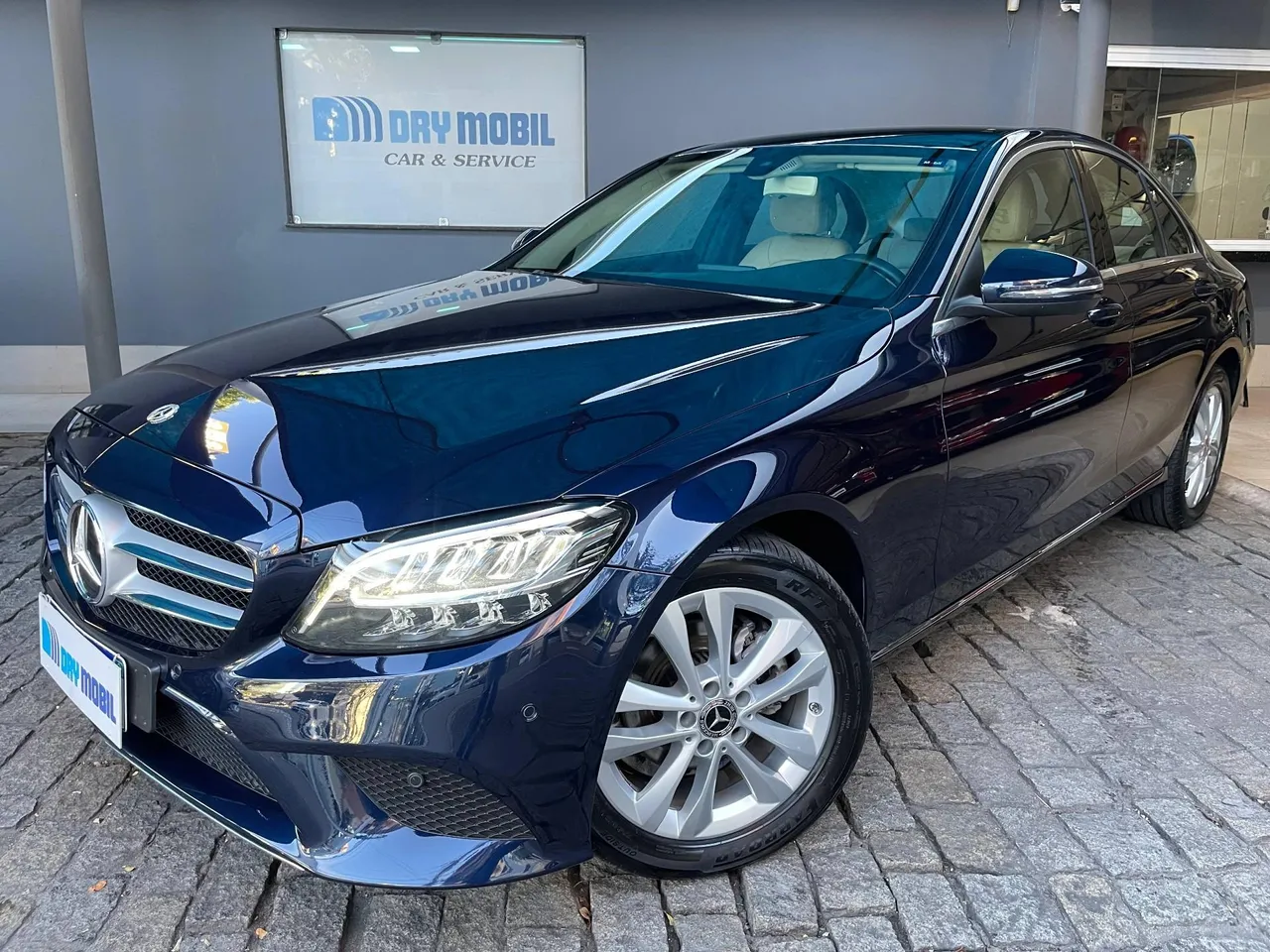 Mercedes-Benz C-180 Avantgarde - 2019 - Interior Bege - Pneus Novos