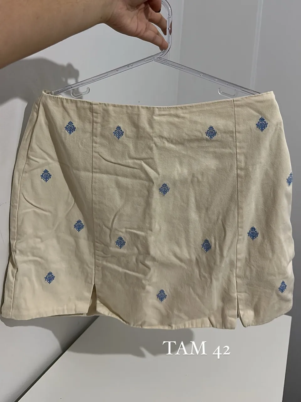 Saia Bege com bordado azul - TAM 42