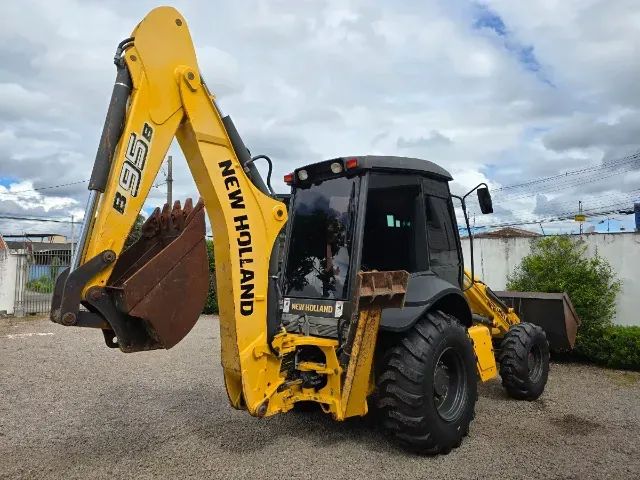 Retroescavadeira new hol 2016 - Foto 6