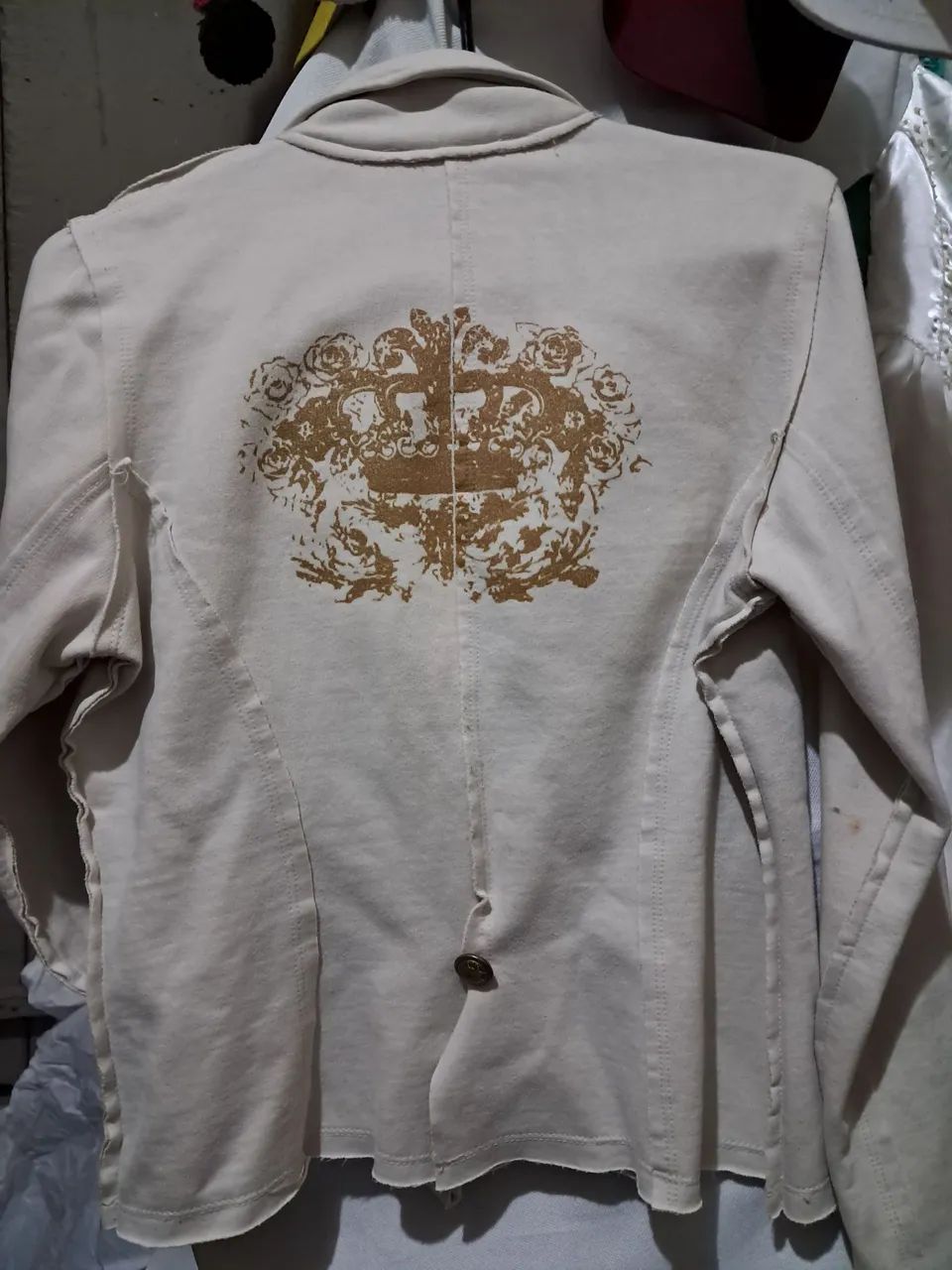 Blazer Bege Feminino com Detalhes e Bordado Floral - Foto 2