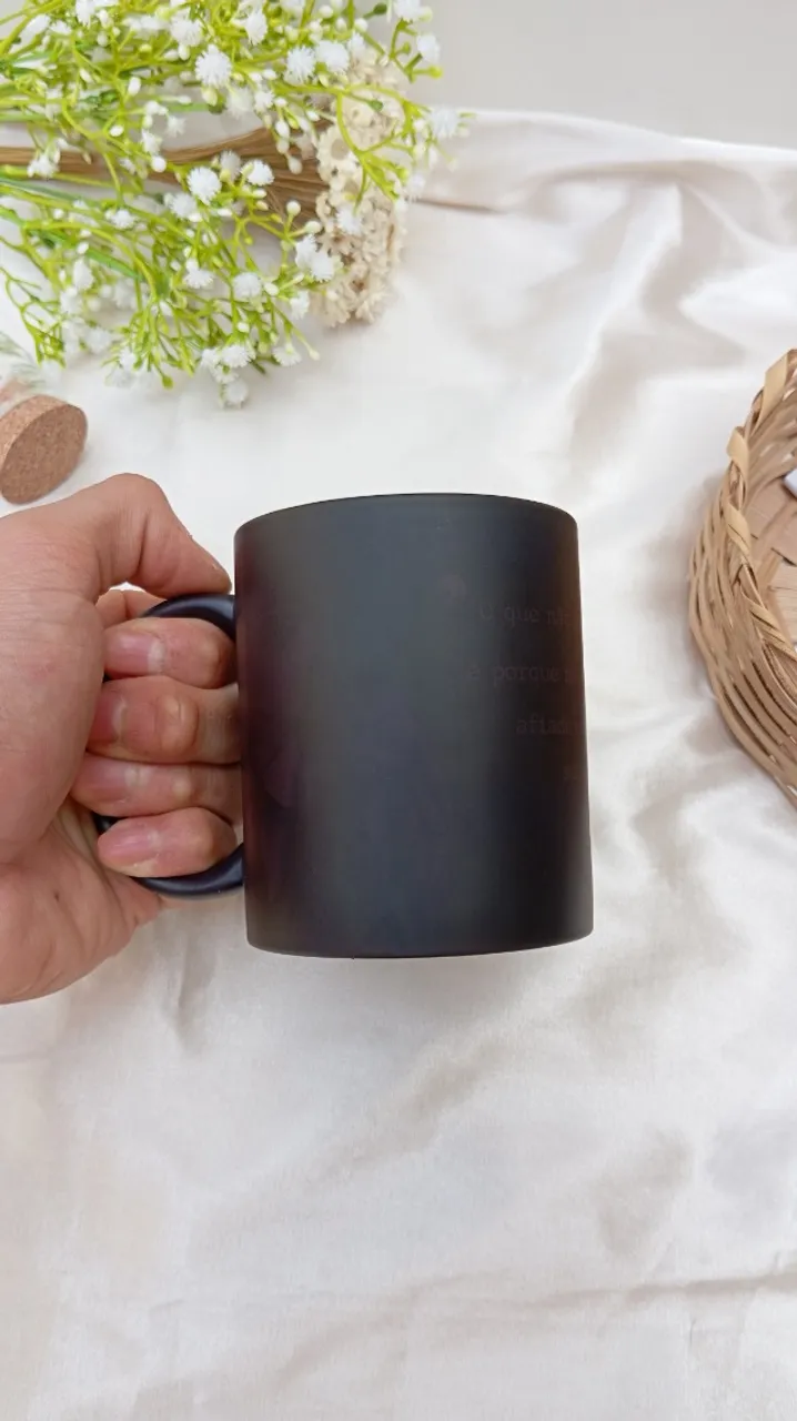 CANECA MÁGICA FOSCA WANDINHA - PRONTA ENTREGA