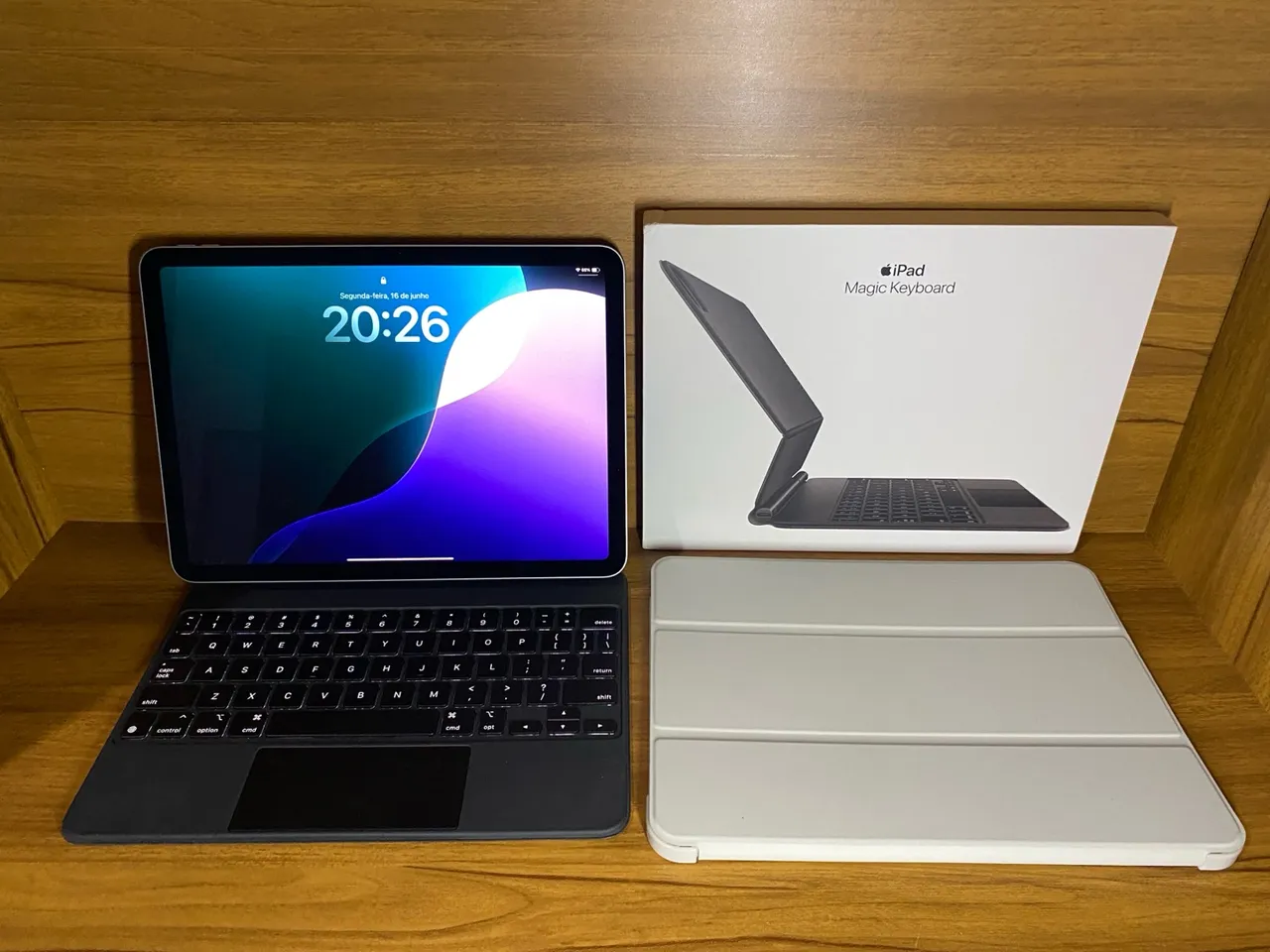 iPad Air M2 com Magic Keyboard na promoção