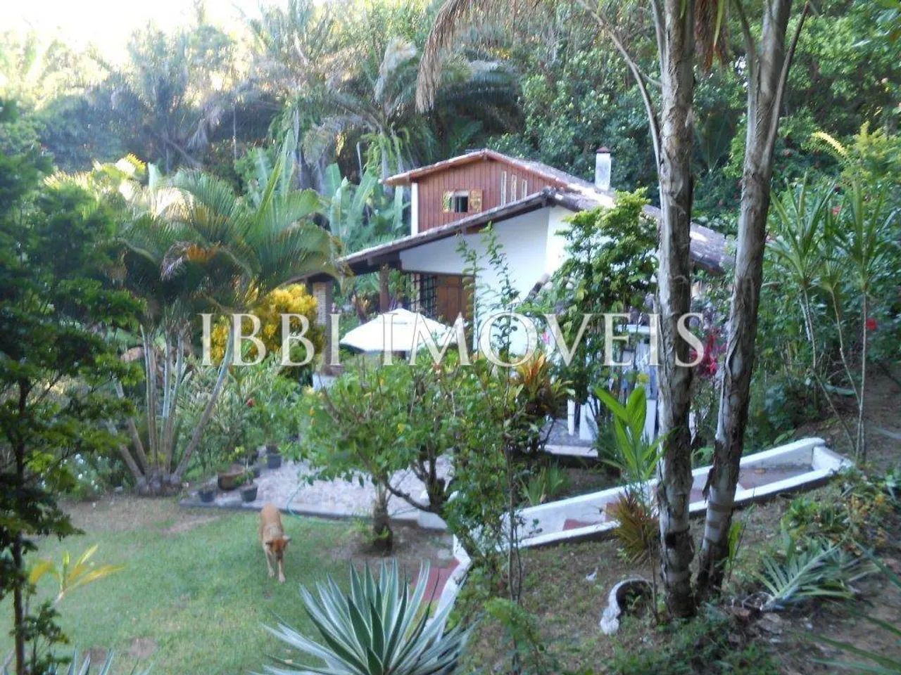 Terreno Com 1.500M² Com Duas Casas