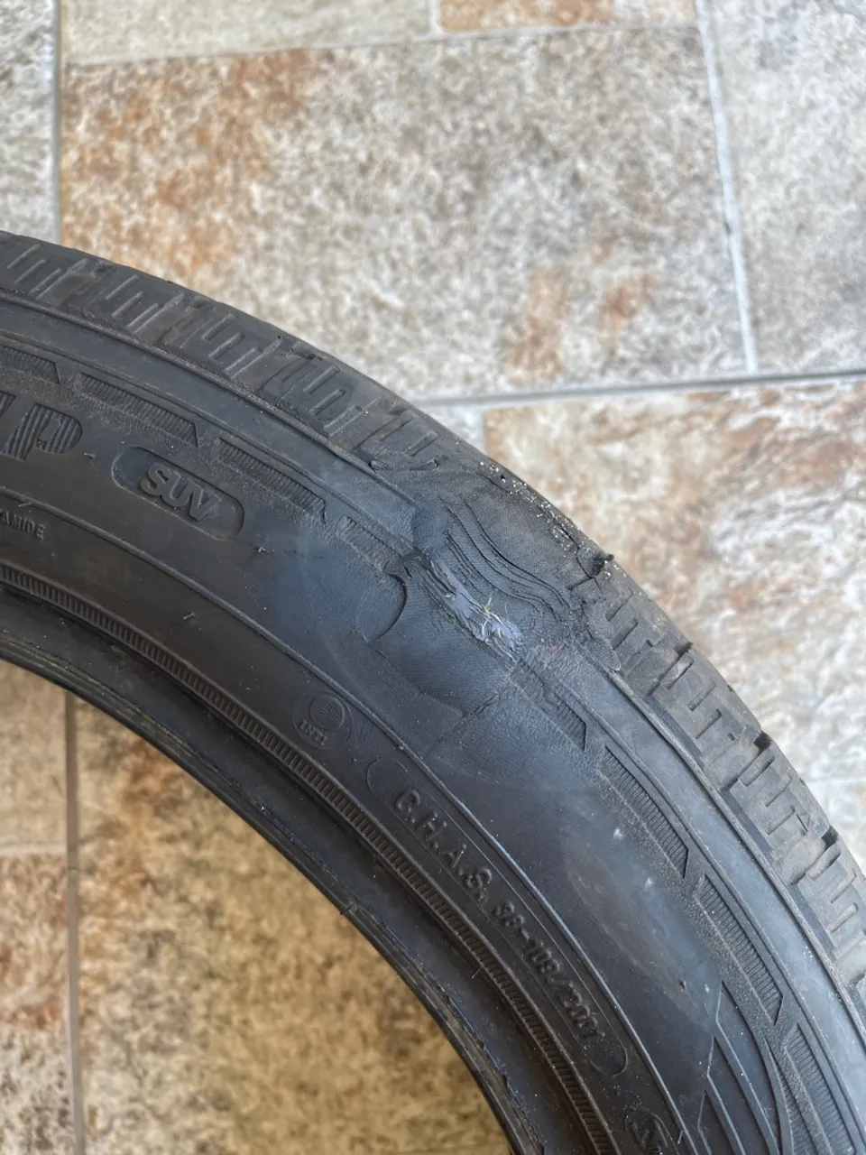 Pneu Goodyear meia vida 215/55 17