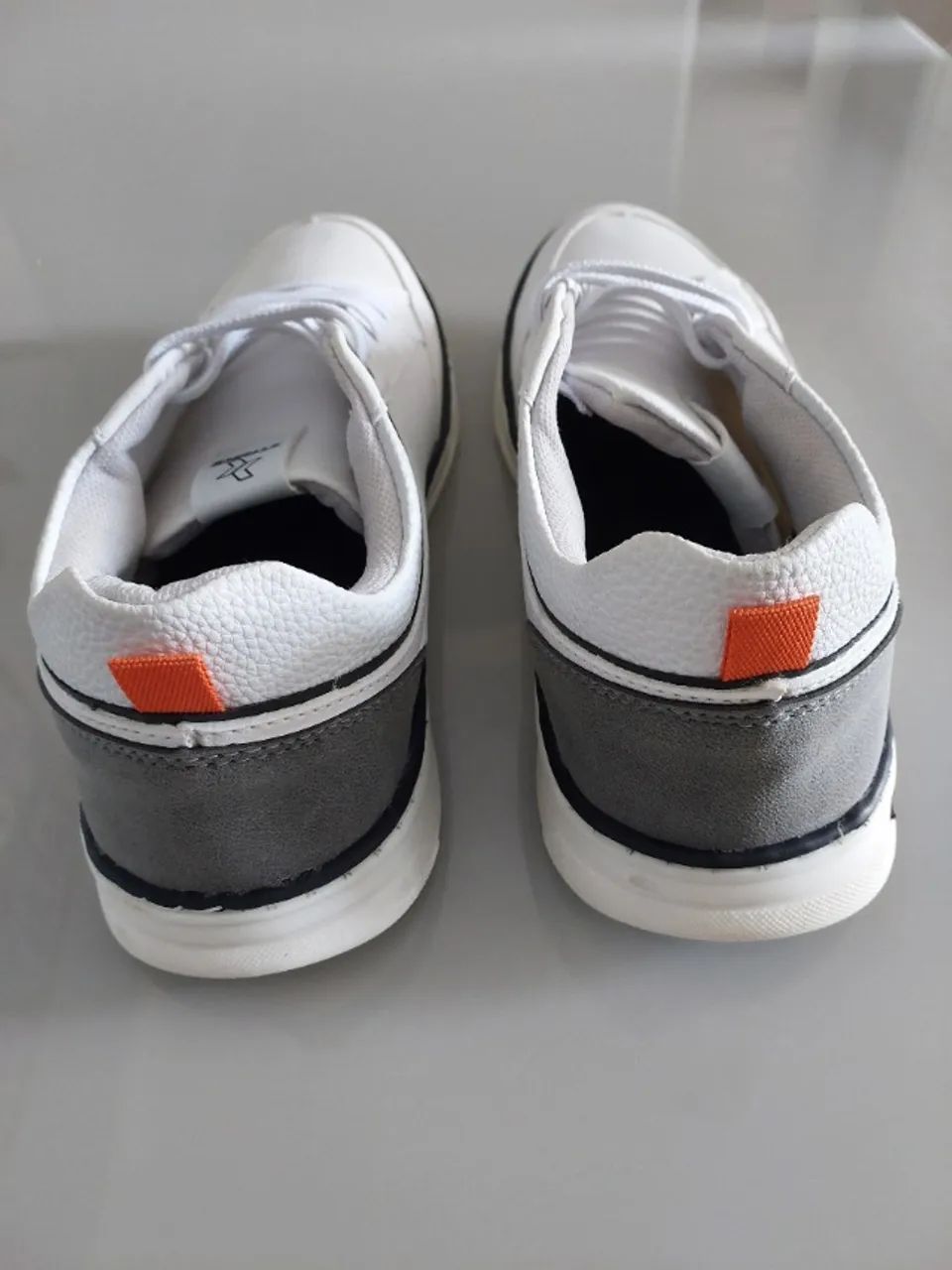 Tênis casual, masculino, cor branco, tamanho 42, todo costurado. - Foto 2