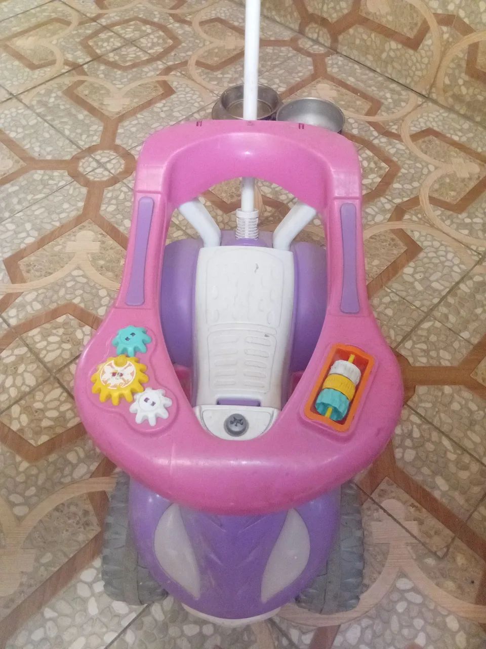 Carrinho de passeio infantil.
