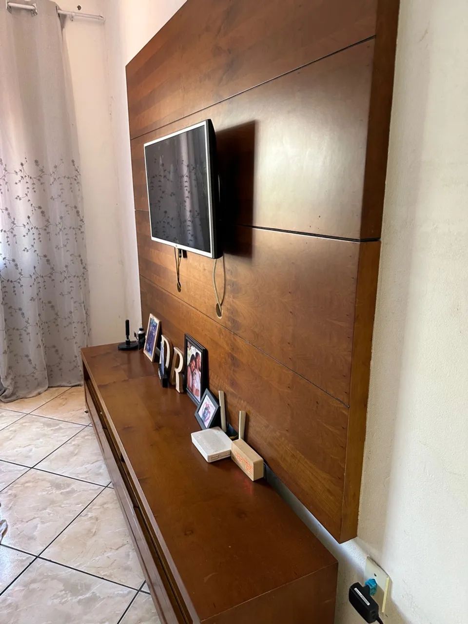 Painel com móvel com 3 gavetas de madeira legítimo  - Foto 5