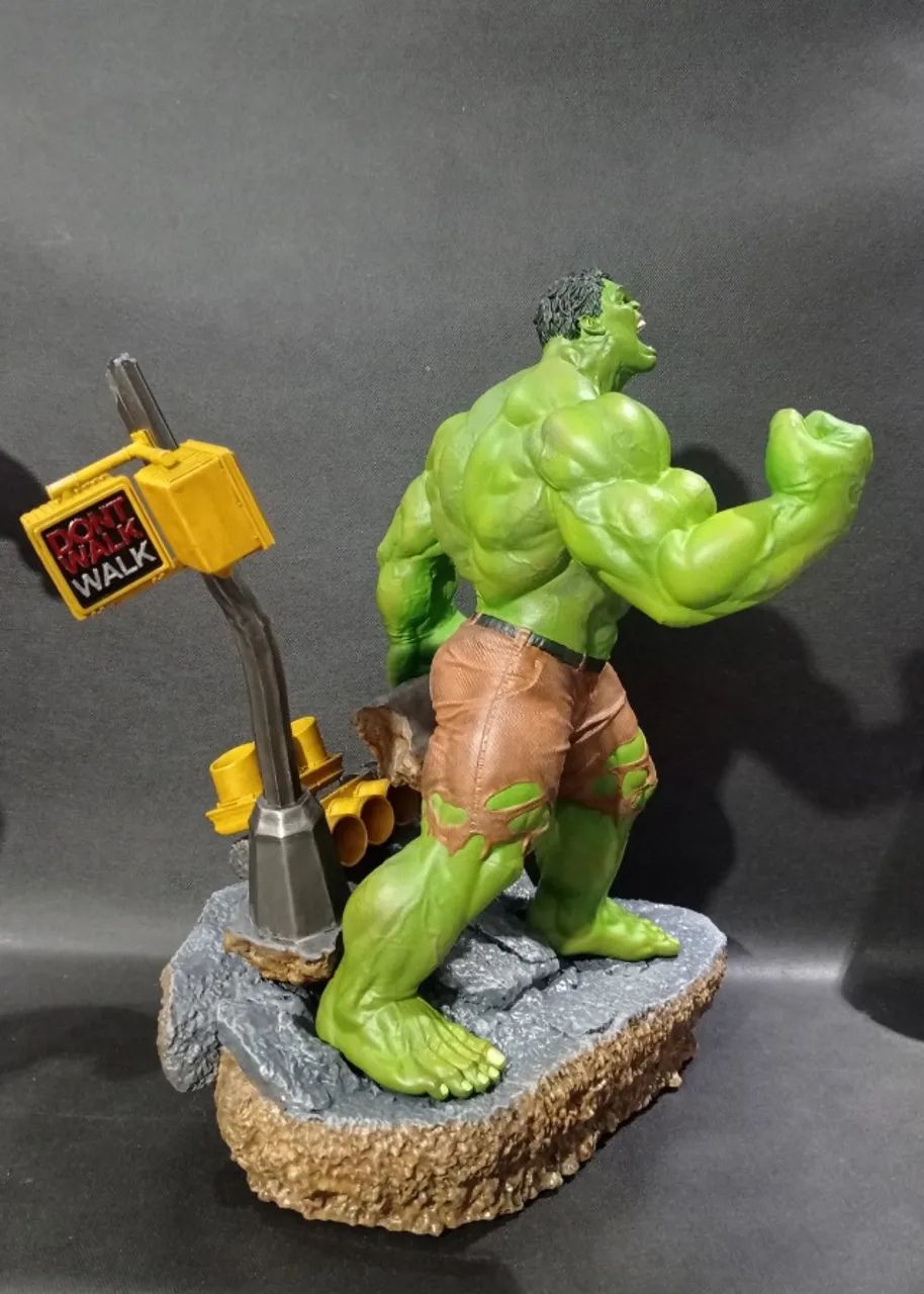 Estatua Top Hulk em resina e impressão 3D - Foto 3