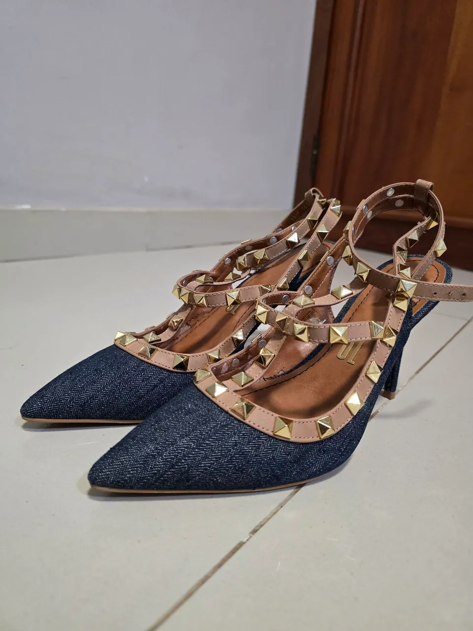 Sandália Jeans com Strass Dourado