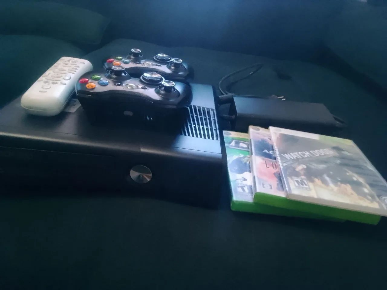 Xbox 360 com 2 Controles e Jogos