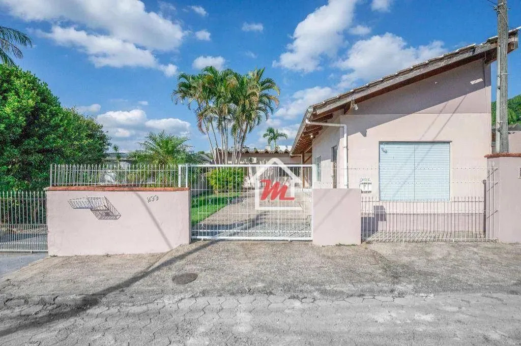 Casa com 3 dormitórios para alugar, 192 m² por R$ 3.500,00/mês - Velha Central - Blumenau/