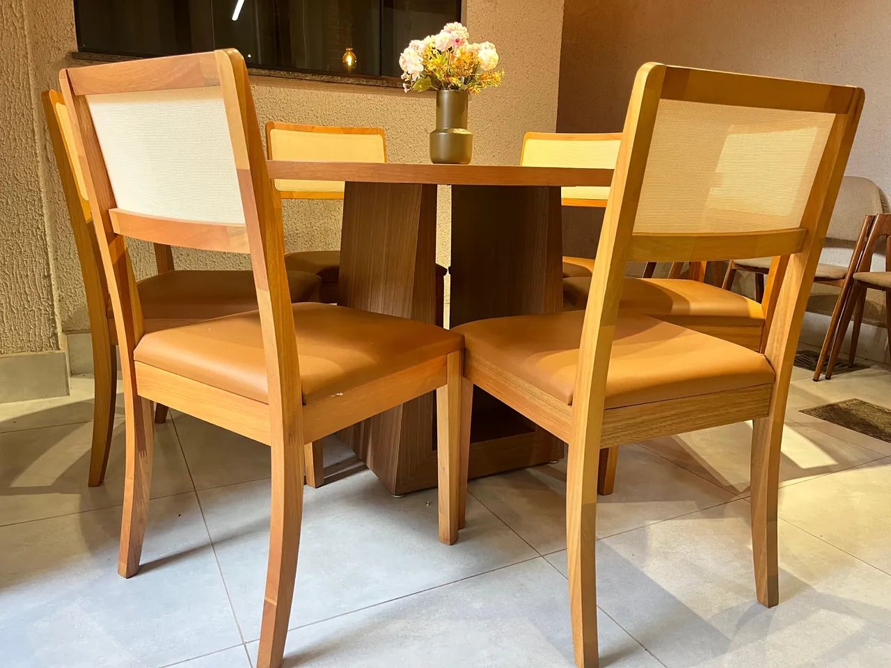 Mesa a pronta entrega na madeira 