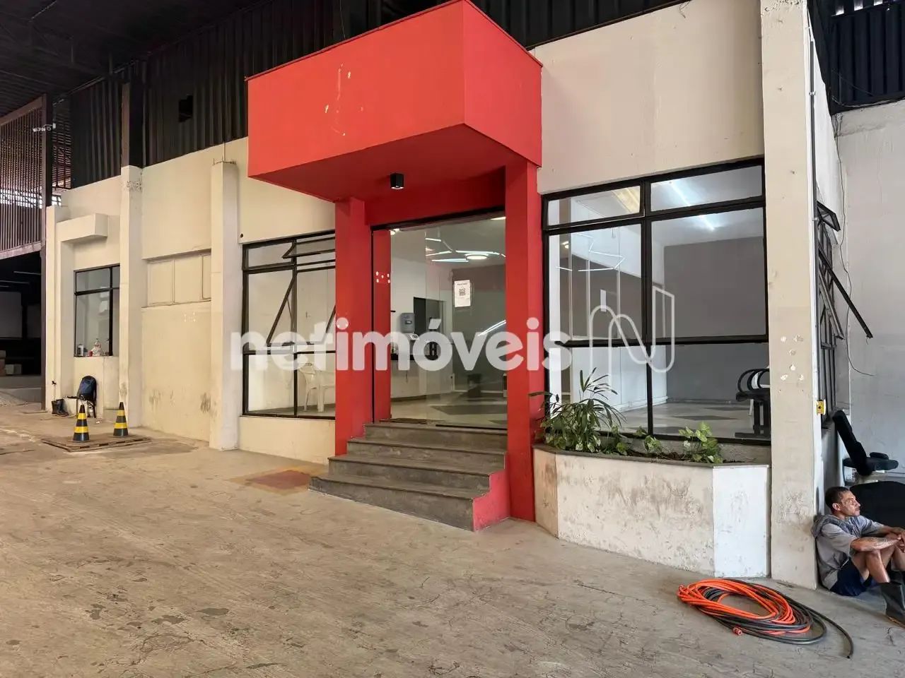 Galpão com área de 700m²; para locação no Carlos Prates. - Foto 3