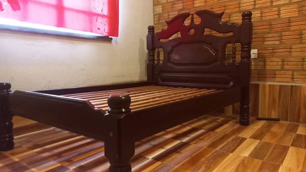 Cama casal de Madeira