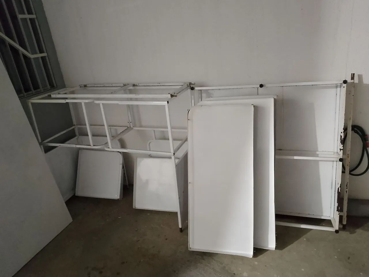 Espositor com prateleiras e estrutura para fazer um balcão ? - Foto 5
