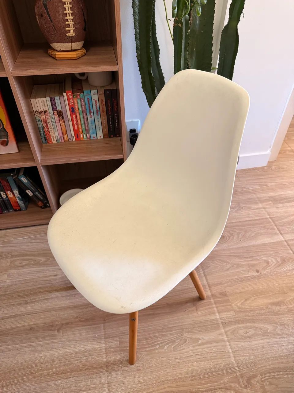 Cadeira branca Eiffel  - Foto 4