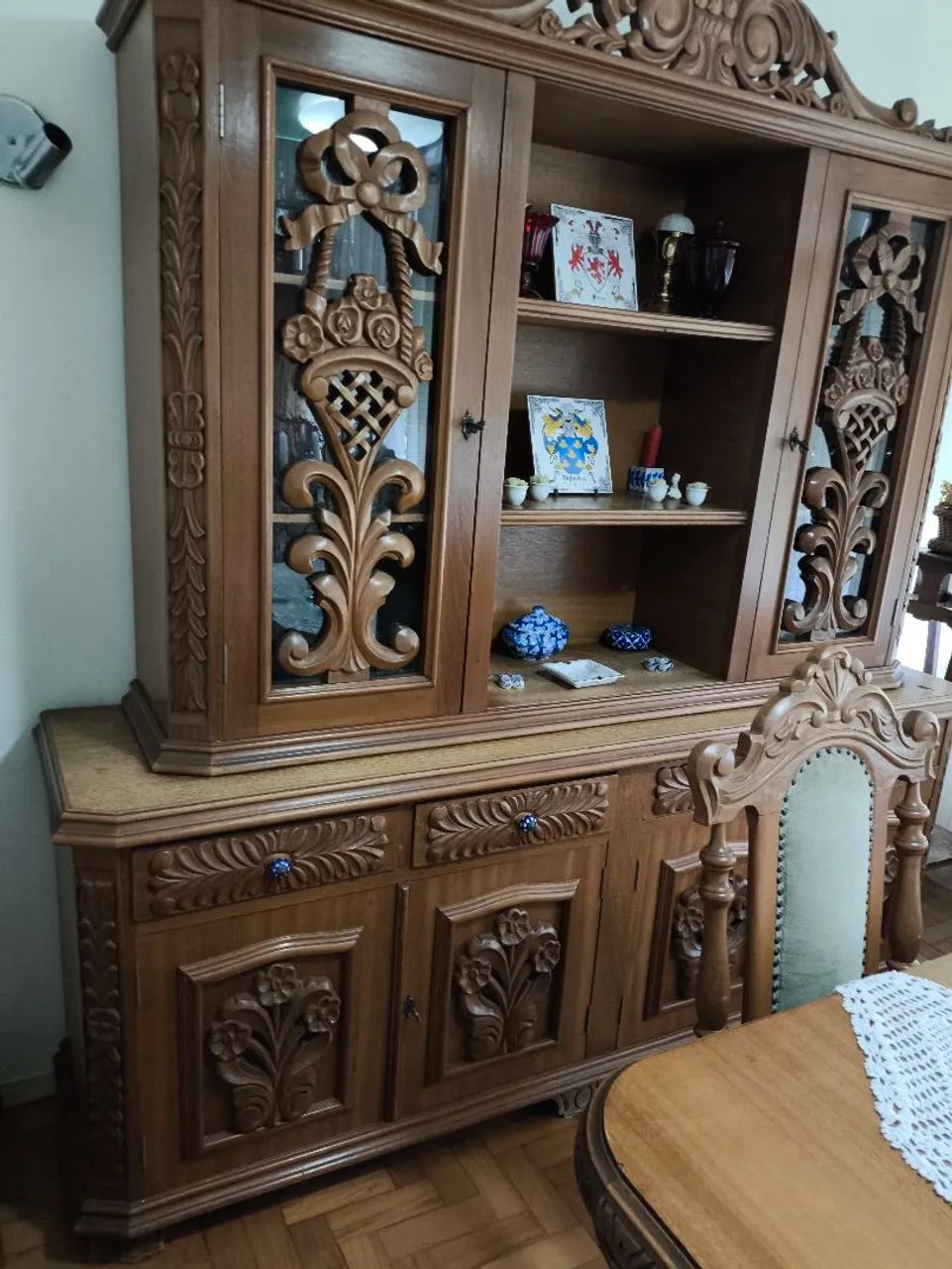 Conjunto de Mesa, Cadeiras e Arca em madeira de lei - Foto 3