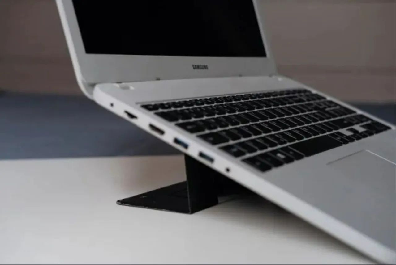Notebook Essentials e30  - Foto 2