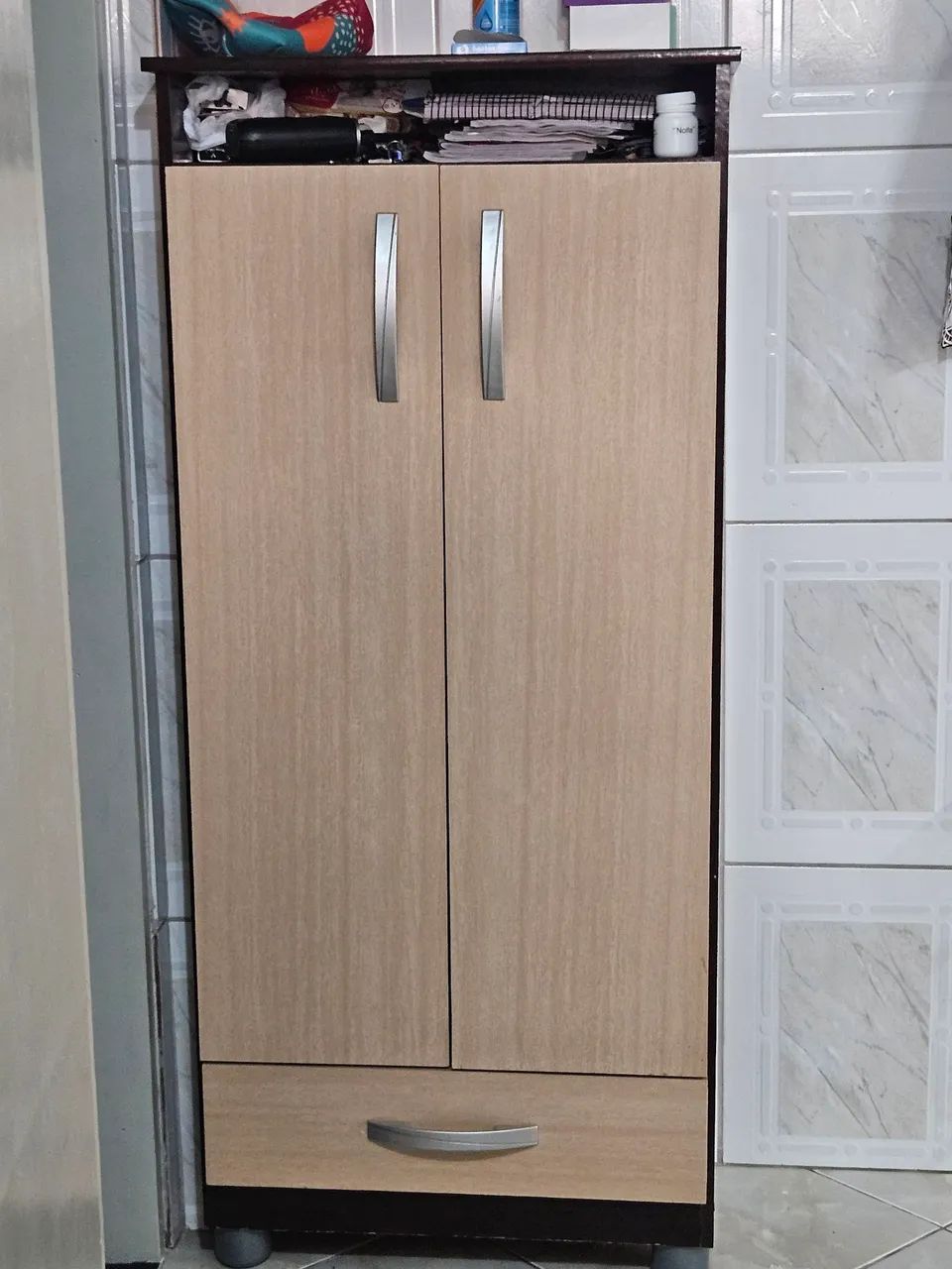 Armário multiuso 2 portas e 1 gaveta 