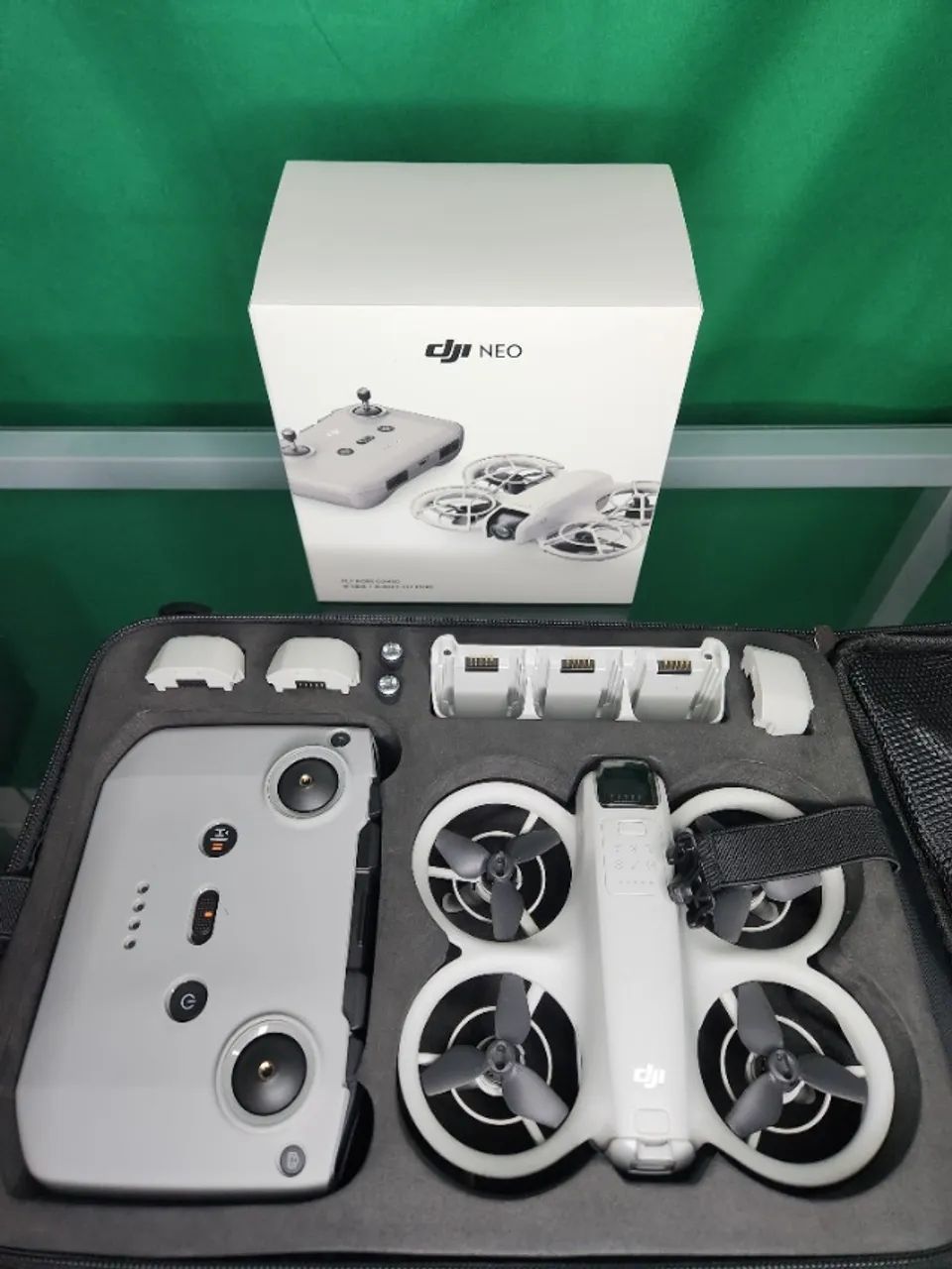 Dji Neo Combo Fly More (Capacidade de Voo 10 KM) Rádio Controle Semi Novo 03 Baterias