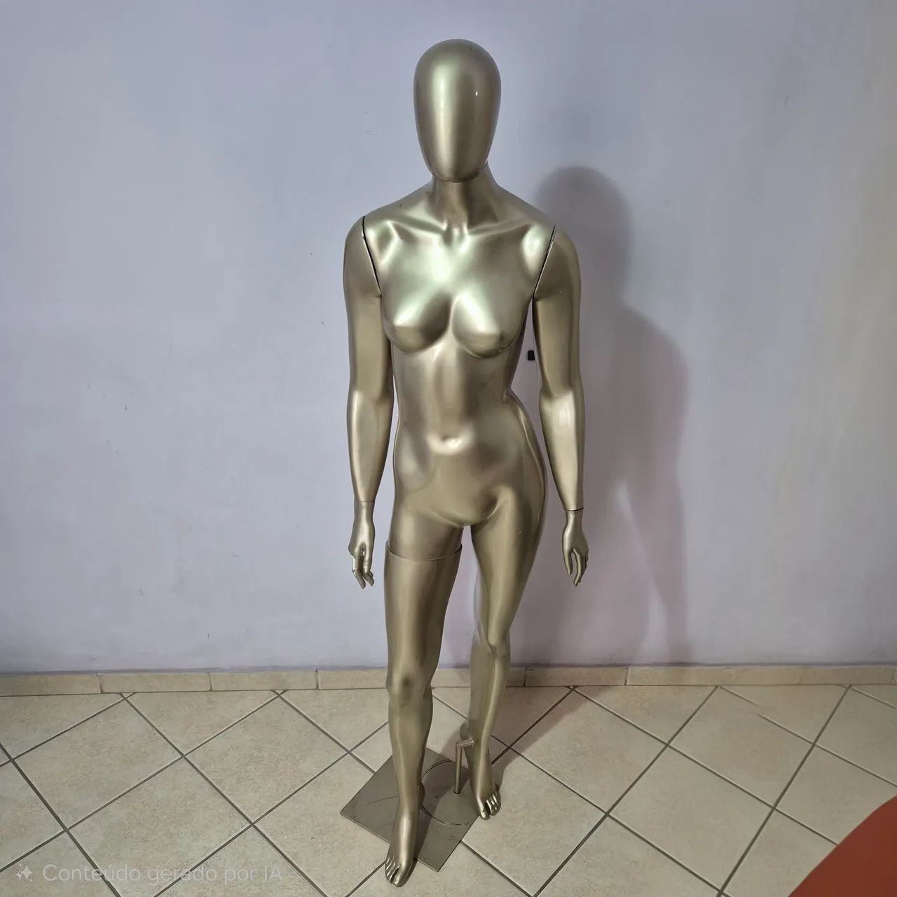 Vendo manequim de vitrine