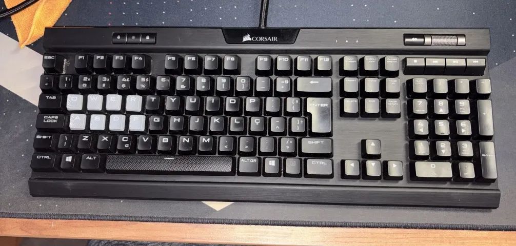 Teclado RGB Corsair K70 MK2 Low Profile - Foto 3