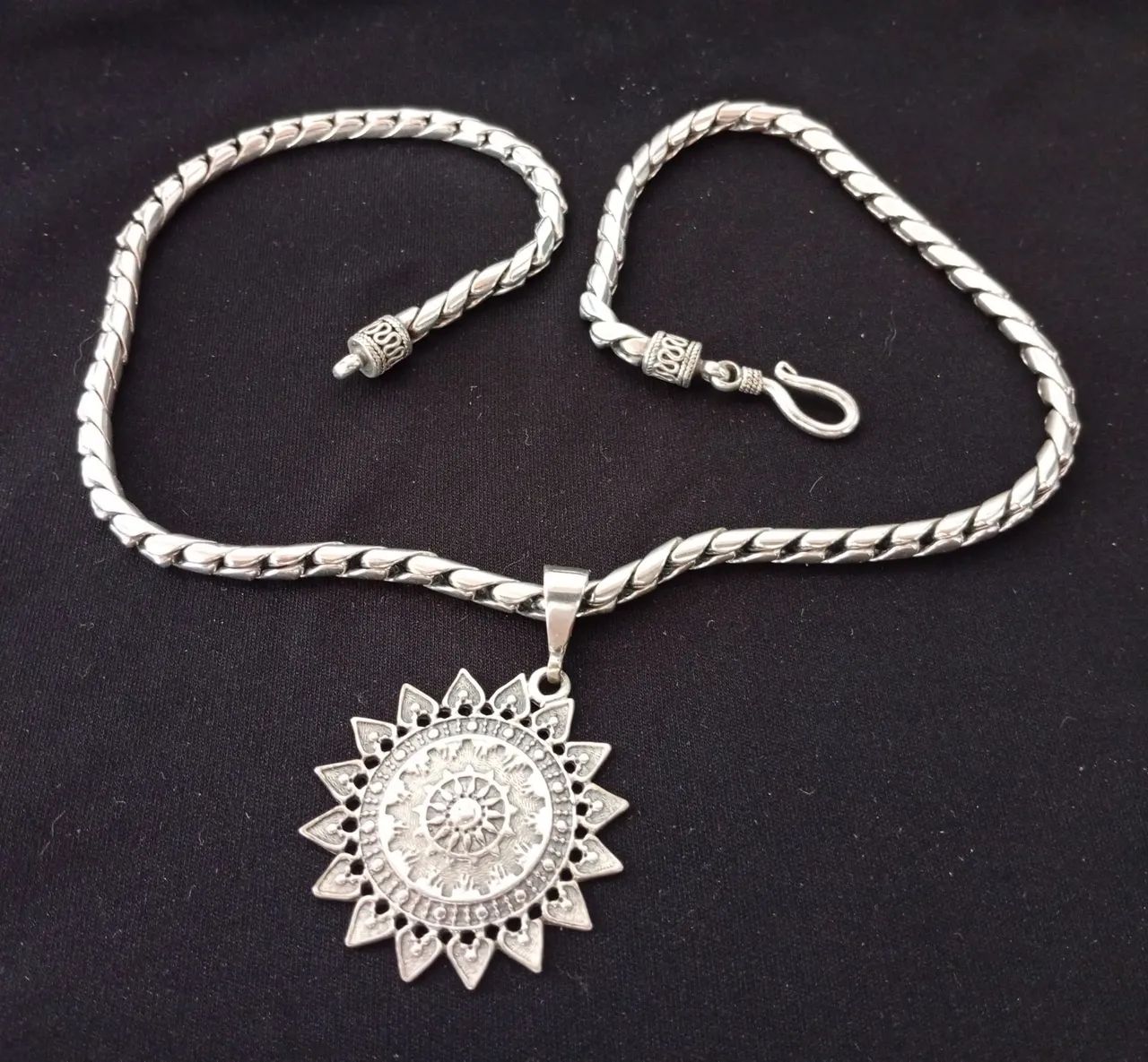 Vende-se cordão de prata de Bali 