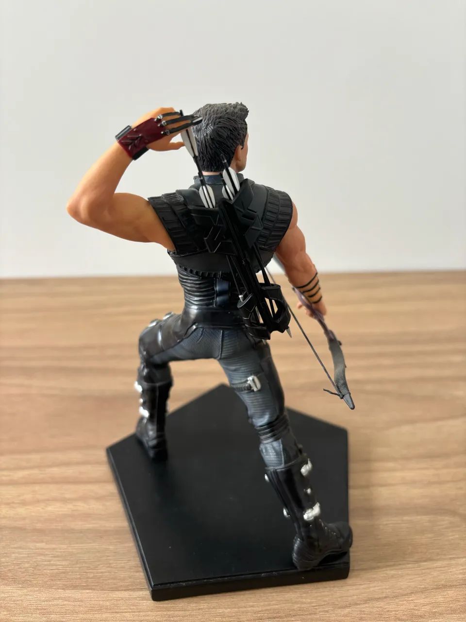 [NÃO COMPRAR, ESTOU VIAJANDO] Hawyeke/Gavião Arqueiro Era de Ultron - Iron Studios 1/10 - Foto 2