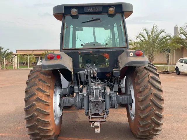 TRATOR VALTRA BM 110 4x4 Ano 2008 - Foto 4