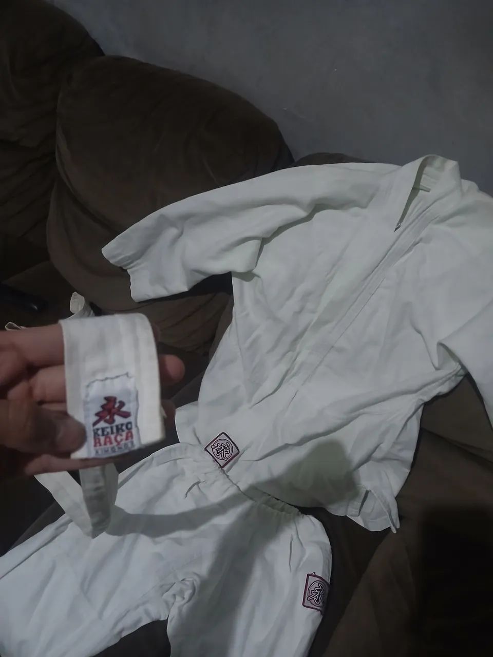 Kimono de karatê original aconpanhado de 2 faixas  - Foto 5