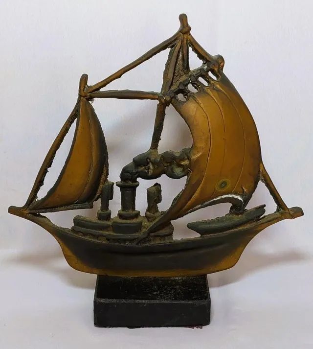  TONNY - Grande Escultura assinada Barco a vela Ferro fundido dourado e cinzelado* - Foto 3
