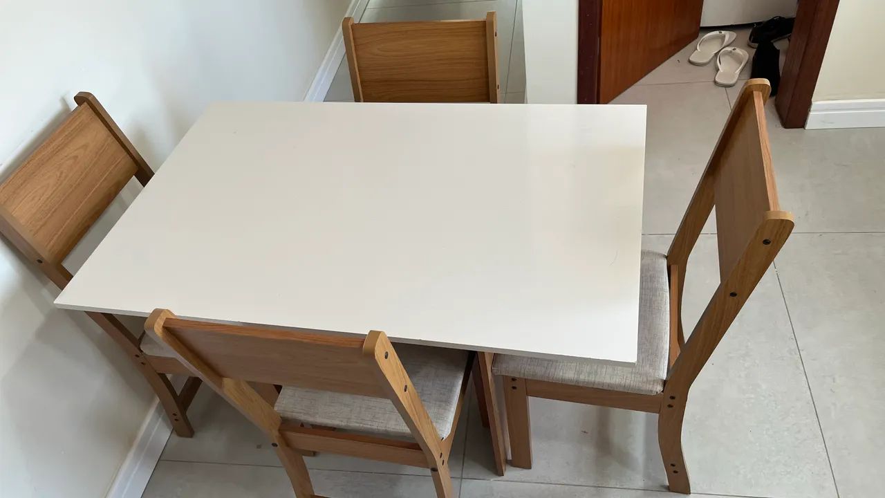 Conjunto Sala de Jantar 1 Mesa Tampo MDF Retangular 4 Cadeiras