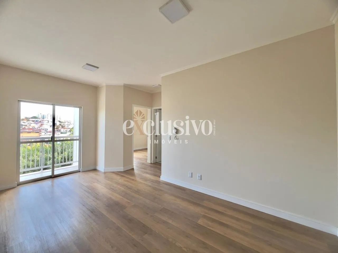 Apartamento Recém-Reformado com Sacada e Vaga Coberta no Estreito - Foto 2